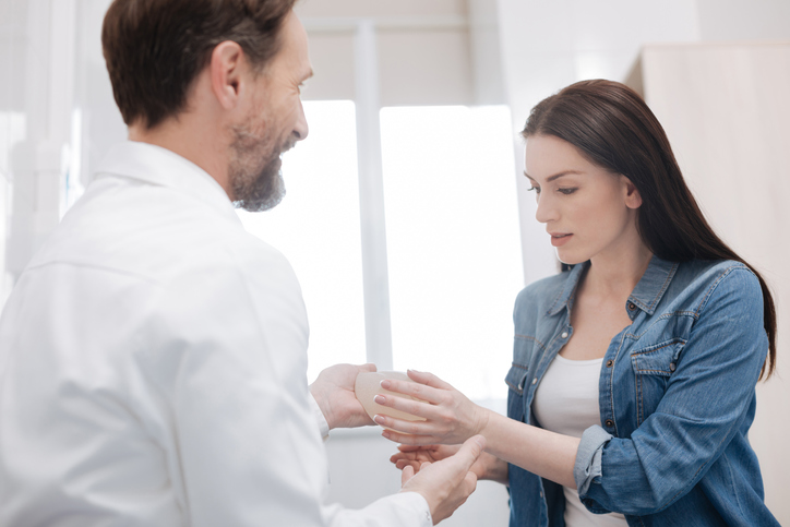 ¿Qué profesional elegir para aumentarse el pecho?