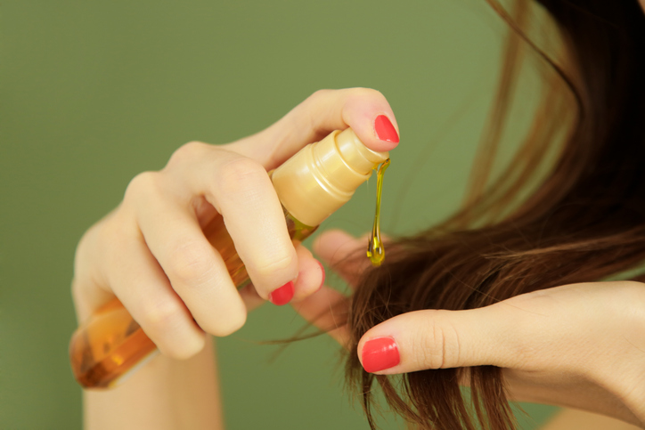 Trucos para el cuidado del cabello graso con aceites esenciales