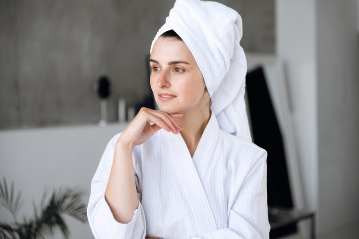 Piel luminosa al instante con la crema facial iluminadora D-Glow